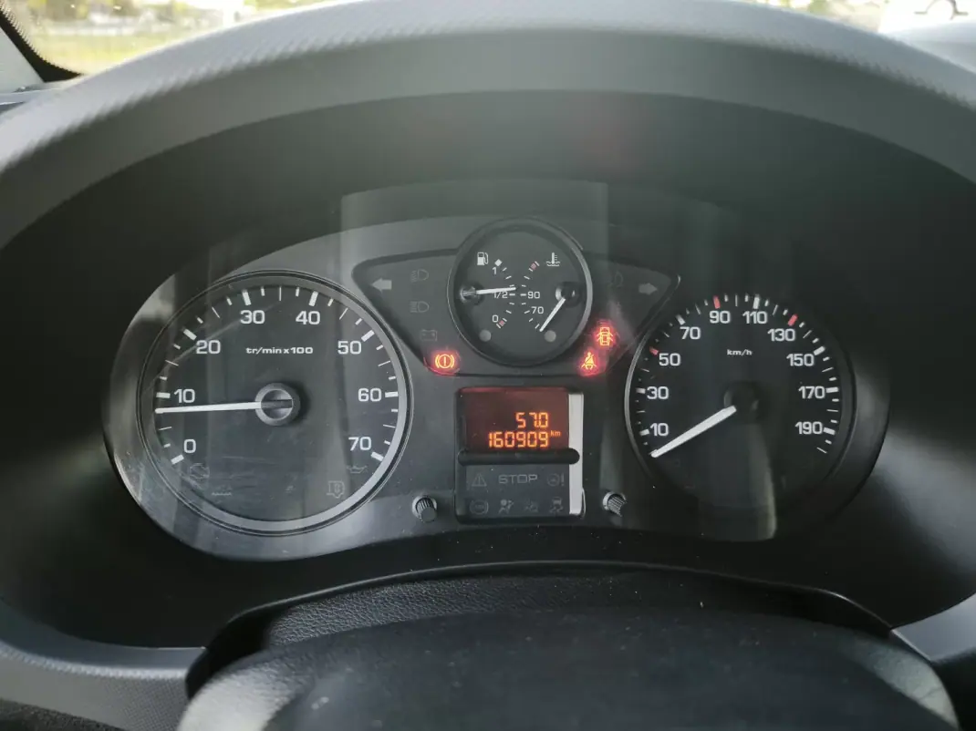 Citroën 2018 - 11374 EUR, 160909 km - AUTO.MOTO.pt - 160909km - foto 24 de 34