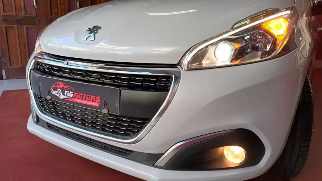 Peugeot 208 2016 - 11690 EUR, 138481 km - AUTO.MOTO.pt - 138481km - foto 15 de 54