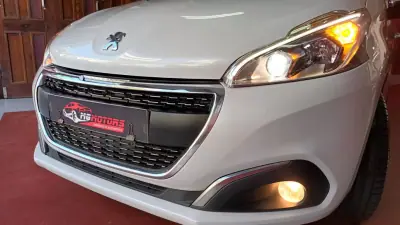 Peugeot 208 2016 - 11690 EUR, 138481 km - AUTO.MOTO.pt - 138481km - foto 15 de 54