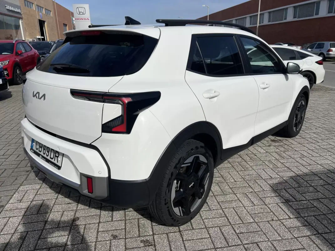 Kia Stonic 2025 - 21900 EUR, 2200 km - AUTO.MOTO.pt - 2200km - foto 6 de 19