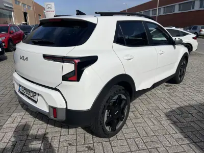 Kia Stonic 2025 - 21900 EUR, 2200 km - AUTO.MOTO.pt - 2200km - foto 6 de 19