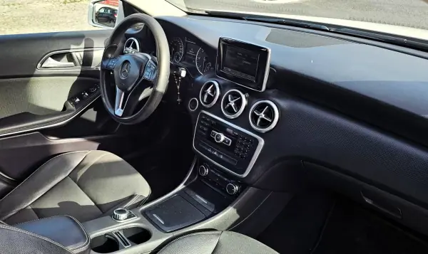 Mercedes-Benz A 160 2015 - 16500 EUR, 137000 km - AUTO.MOTO.pt - 137000km - foto 15 de 24