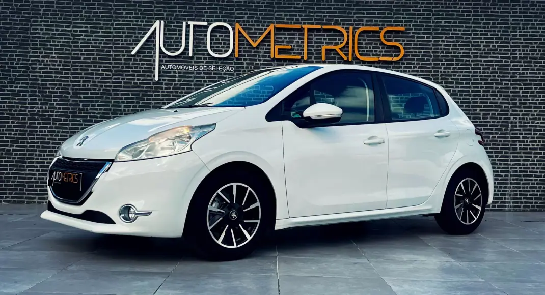 Peugeot 208 2013 - 9900 EUR, 177000 km - AUTO.MOTO.pt - 177000km - foto 1 de 14