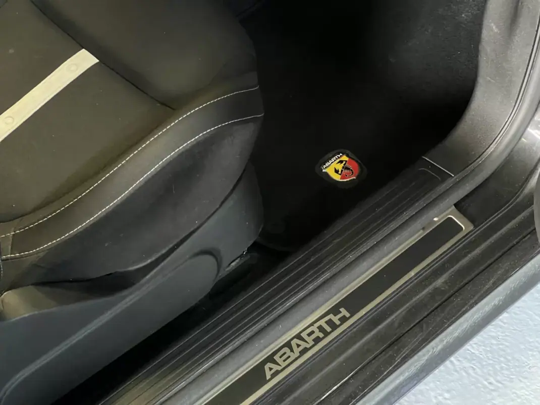 Abarth 500 2016 - 15990 EUR, 90000 km - 90000km - foto 39 de 48