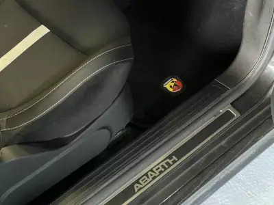 Abarth 500 2016 - 15990 EUR, 90000 km - AUTO.MOTO.pt - 90000km - foto 39 de 48