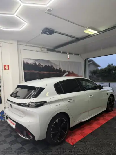 Peugeot e-308 2023 - 29990 EUR, 18850 km - AUTO.MOTO.pt - 18850km - foto 5 de 14