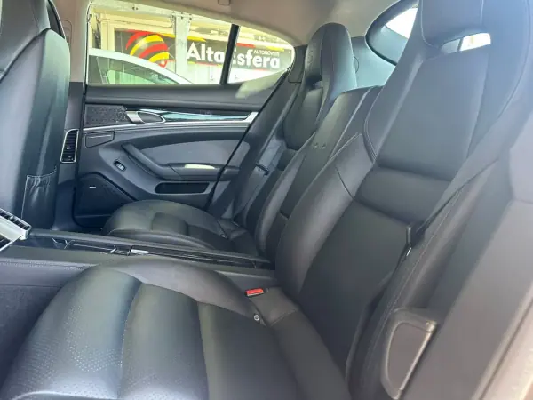 Porsche Panamera 2015 - 39900 EUR, 124815 km - AUTO.MOTO.pt - 124815km - foto 32 de 41