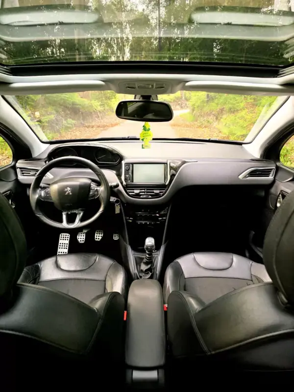 Peugeot 208 2012 - 8990 EUR, 124000 km - AUTO.MOTO.pt - 124000km - foto 12 de 25