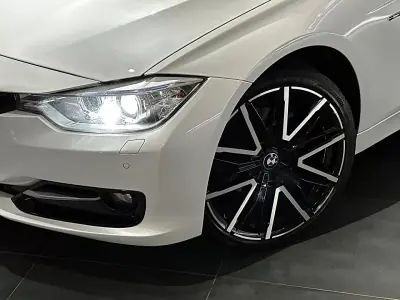 BMW 318 2012 - 16990 EUR, 173500 km - AUTO.MOTO.pt - 173500km - foto 16 de 35