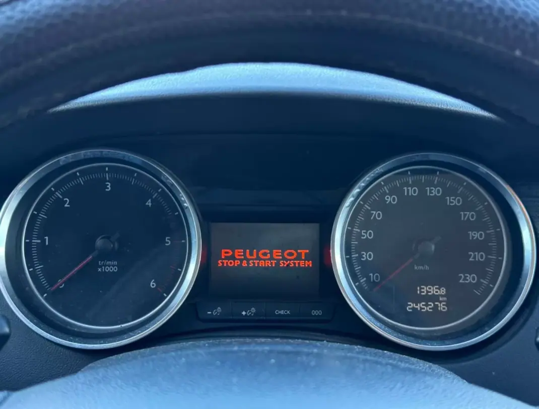 Peugeot 508 SW 2011 - 6450 EUR, 245270 km - AUTO.MOTO.pt - 245270km - foto 13 de 17