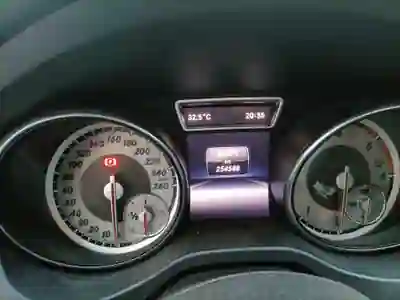 Mercedes-Benz CLA 200 2016 - 15000 EUR, 250000 km - AUTO.MOTO.pt - 250000km - foto 8 de 9