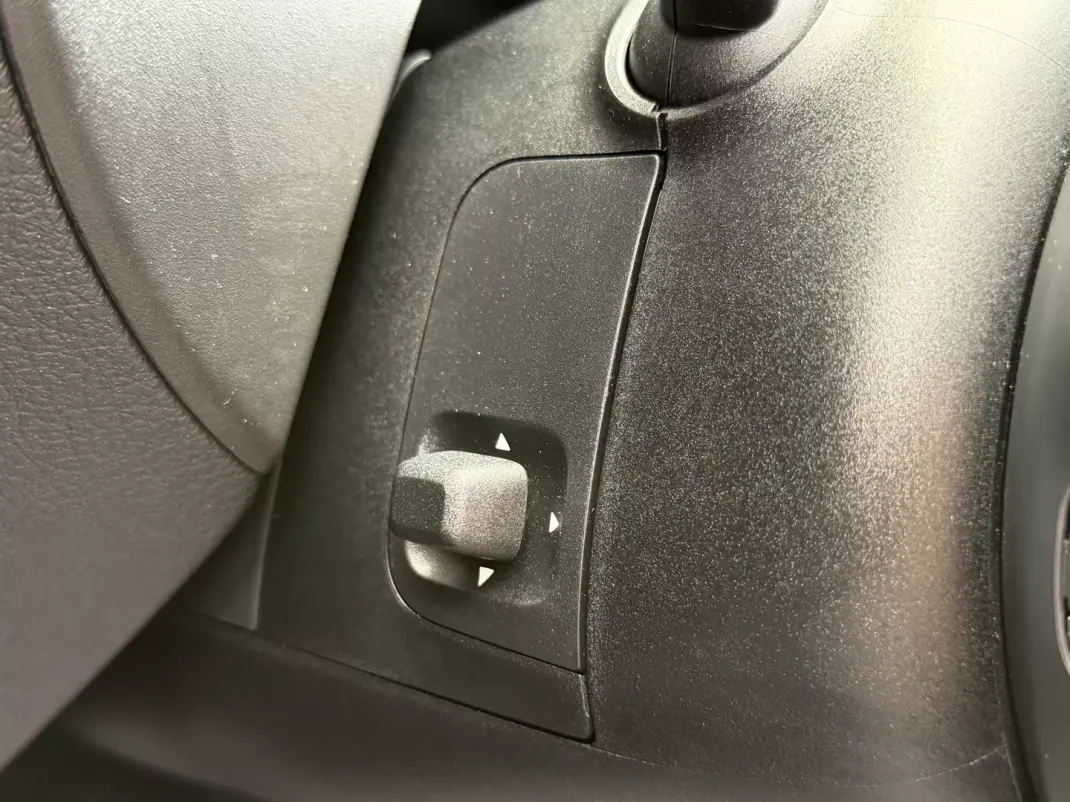 Mercedes-Benz C 300e 2024 - 51500 EUR, 26210 km - AUTO.MOTO.pt - 26210km - foto 19 de 22