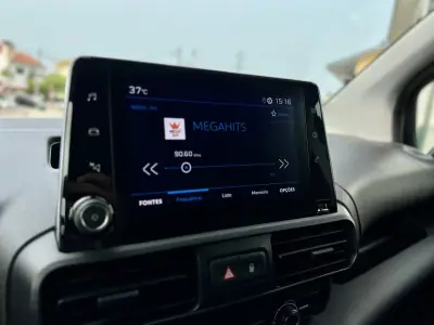 Peugeot Partner 1.5 BlueHdi L1 102Cv | CARPLAY | IVA DEDUTÍVEL 2023 - 17950 EUR, 53000 km - AUTO.MOTO.pt - 53000km - foto 19 de 21