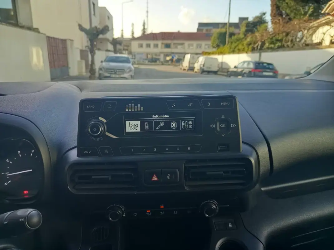 Citroën Berlingo 2019 - 11490 EUR, 48700 km - AUTO.MOTO.pt - 48700km - foto 15 de 15