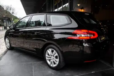 Peugeot 308 SW 2019 - 9800 EUR, 267684 km - AUTO.MOTO.pt - 267684km - foto 3 de 38
