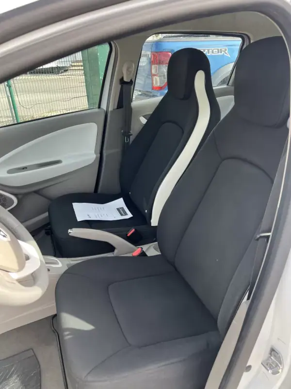 Renault Zoe 2019 - 10900 EUR, 17500 km - AUTO.MOTO.pt - 17500km - foto 5 de 5