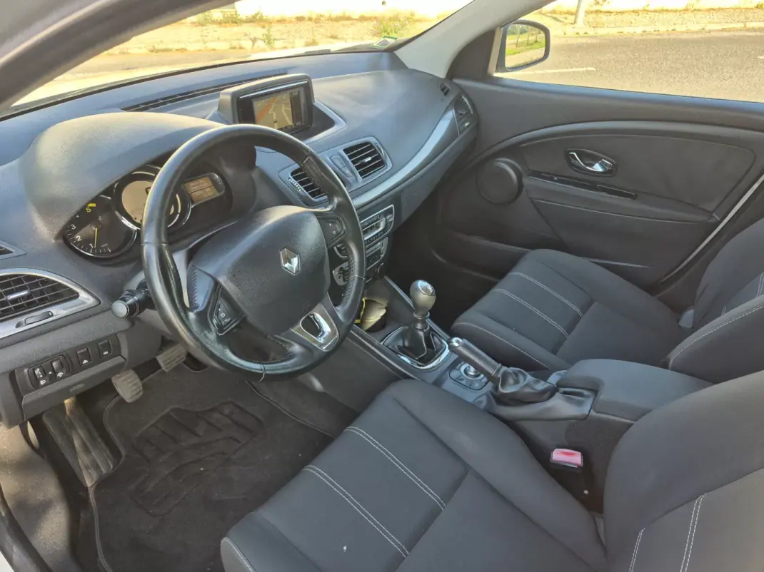 Renault Mégane Sport Tourer 2014 - 7690 EUR, 218593 km - 218593km - foto 13 de 17