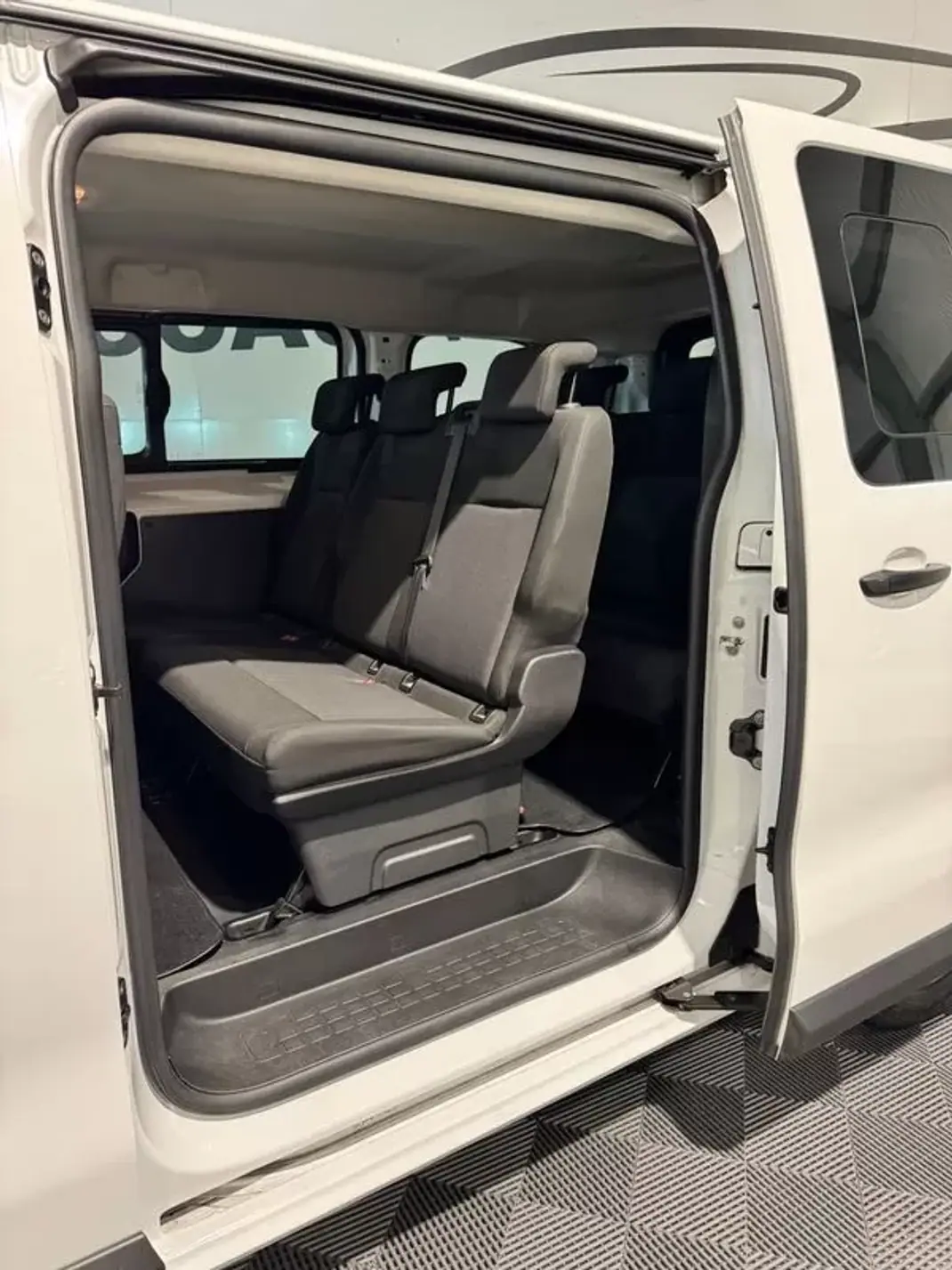 Opel Vivaro 2022 - 32900 EUR, 20415 km - 20415km - foto 28 de 50