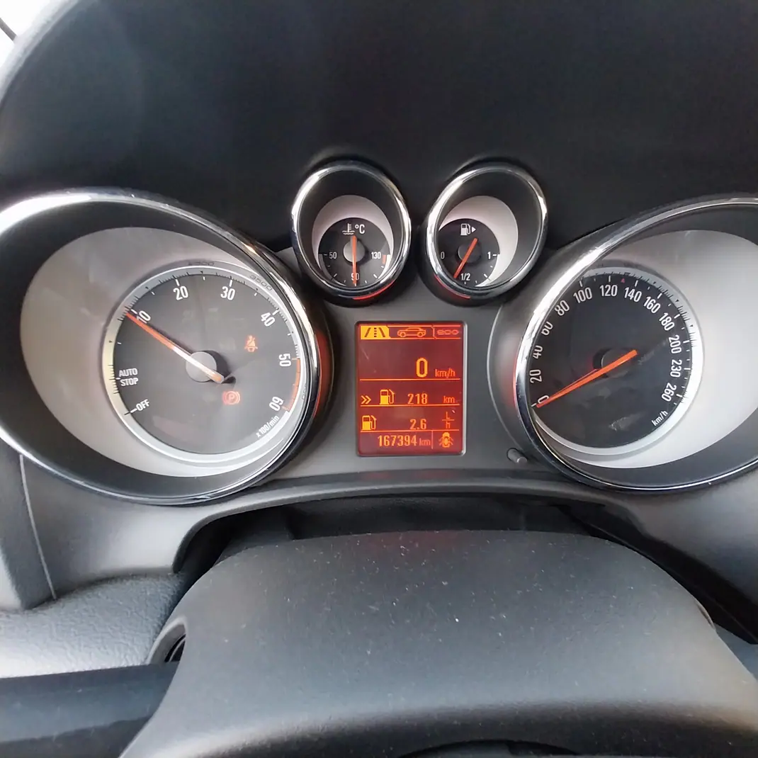 Opel Astra Sports Tourer 2015 - 7500 EUR, 168000 km - AUTO.MOTO.pt - 168000km - foto 10 de 15