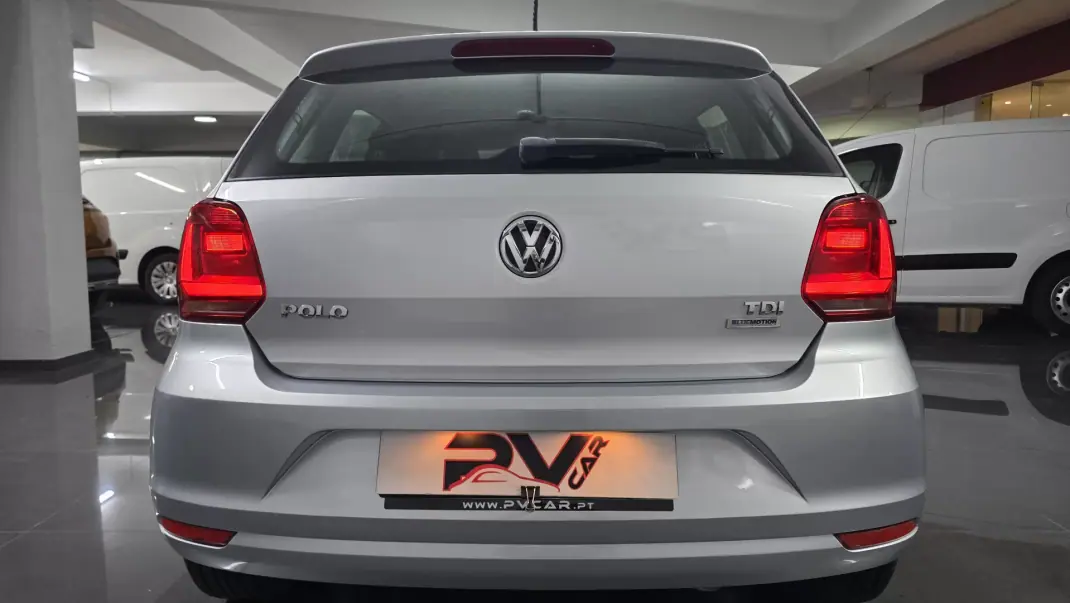 Volkswagen Polo 2014 - 10990 EUR, 136000 km - AUTO.MOTO.pt - 136000km - foto 25 de 31