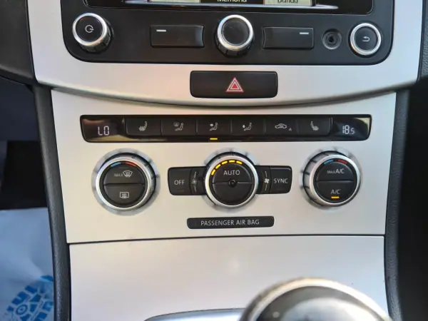 Volkswagen Passat Variant 2014 - 10750 EUR, 222000 km - AUTO.MOTO.pt - 222000km - foto 13 de 26