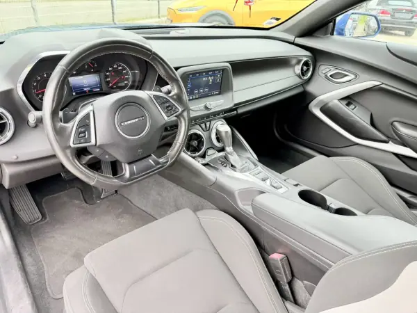 Chevrolet Camaro 2019 - 35990 EUR, 72000 km - AUTO.MOTO.pt - 72000km - foto 10 de 19