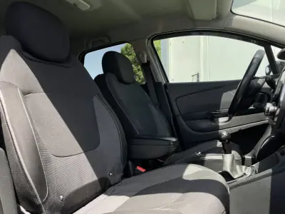 Renault Captur 2014 - 9750 EUR, 164700 km - AUTO.MOTO.pt - 164700km - foto 17 de 34