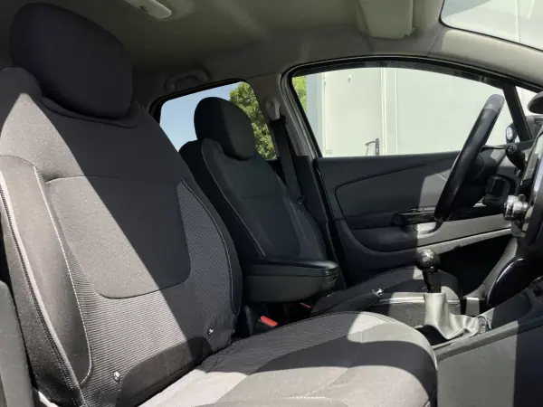 Renault Captur 2014 - 9750 EUR, 164700 km - AUTO.MOTO.pt - 164700km - foto 17 de 34