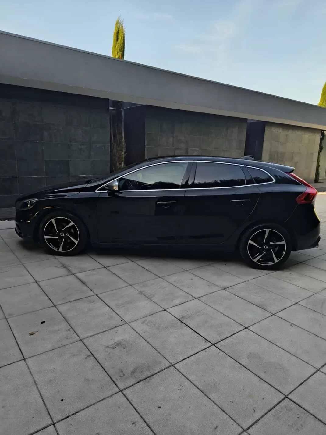 Volvo V40 2015 - 13900 EUR, 181000 km - AUTO.MOTO.pt - 181000km - foto 7 de 28