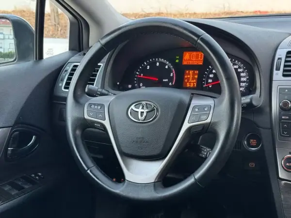 Toyota Avensis SW 2011 - 10750 EUR, 190000 km - AUTO.MOTO.pt - 190000km - foto 14 de 27