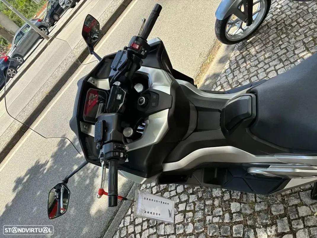 Honda Forza 2022 - 8250 EUR, 37616 km - AUTO.MOTO.pt - 37616km - foto 3 de 14