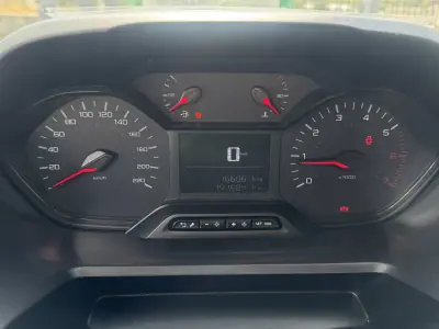 Peugeot Partner 2019 - 12990 EUR, 141000 km - AUTO.MOTO.pt - 141000km - foto 21 de 30