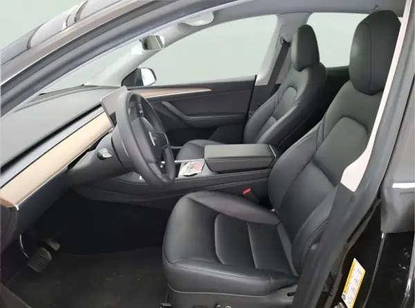 Tesla Model Y 2023 - 35900 EUR, 29800 km - AUTO.MOTO.pt - 29800km - foto 11 de 12