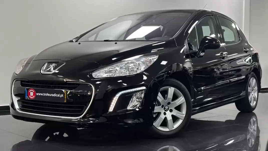 Peugeot 308 2012 - 7250 EUR, 172520 km - AUTO.MOTO.pt - 172520km - foto 2 de 50
