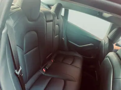 Tesla Model 3 2022 - 28500 EUR, 39200 km - AUTO.MOTO.pt - 39200km - foto 11 de 22