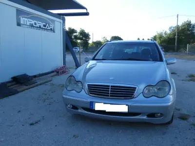 Mercedes-Benz C 220 2001 - 6750 EUR, 399999 km - AUTO.MOTO.pt - 399999km - foto 2 de 21