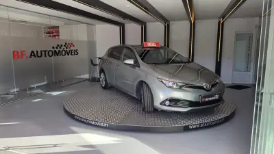 Toyota Auris 2015 — foto 5 de 53