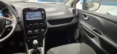 Renault Clio Sport Tourer 2015 - 7990 EUR, 193961 km - AUTO.MOTO.pt - 193961km - foto 11 de 20
