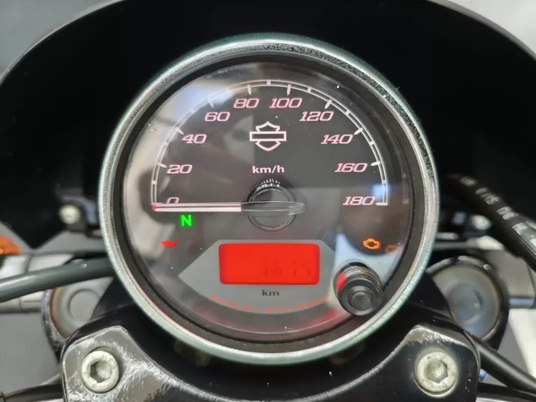 Harley-Davidson Dyna Glide Street Bob 2016 - 5950 EUR, 3000 km - AUTO.MOTO.pt - 3000km - foto 19 de 21