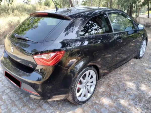 SEAT Ibiza 2014 - 12250 EUR, 200000 km - AUTO.MOTO.pt - 200000km - foto 7 de 26