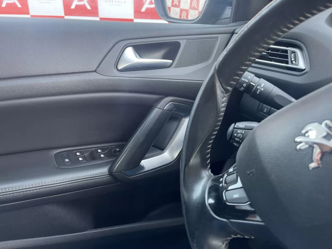 Peugeot 308 2014 - 12490 EUR, 143165 km - 143165km - foto 20 de 22