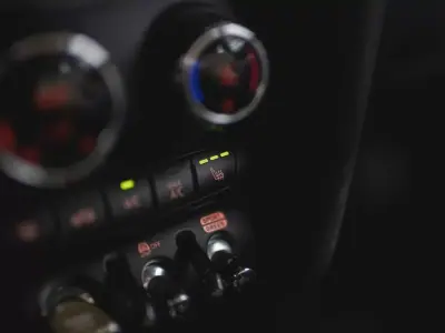 MINI 3 Portas 2019 - 16990 EUR, 70000 km - AUTO.MOTO.pt - 70000km - foto 21 de 23