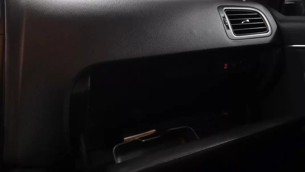 Volkswagen Polo 2014 - 10990 EUR, 136000 km - AUTO.MOTO.pt - 136000km - foto 17 de 31