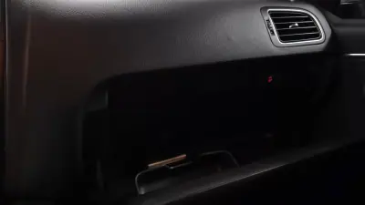 Volkswagen Polo 2014 - 10990 EUR, 136000 km - AUTO.MOTO.pt - 136000km - foto 17 de 31