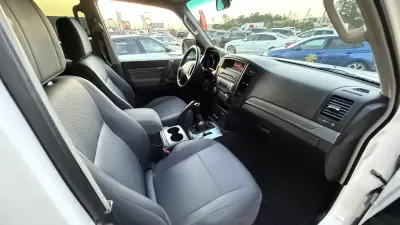 Mitsubishi Pajero 2010 - 29990 EUR, 215000 km - AUTO.MOTO.pt - 215000km - foto 33 de 38