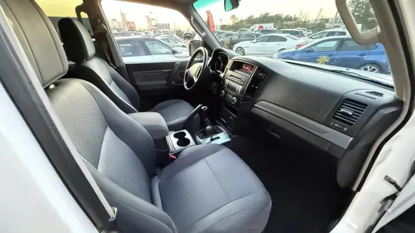 Mitsubishi Pajero 2010 - 29990 EUR, 215000 km - AUTO.MOTO.pt - 215000km - foto 33 de 38