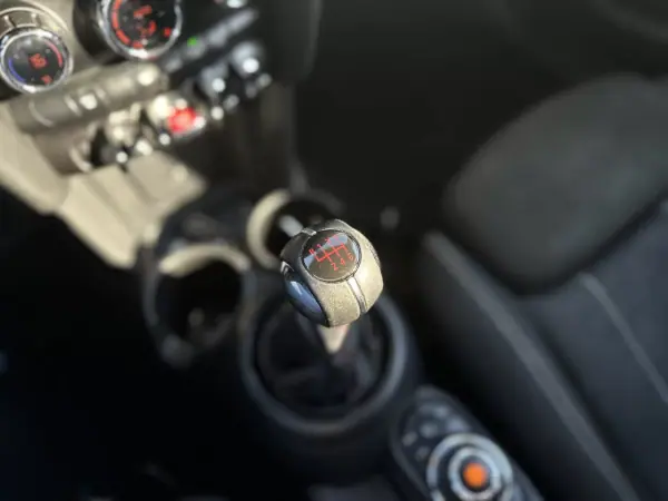 MINI 5 Portas 2019 - 15790 EUR, 179000 km - AUTO.MOTO.pt - 179000km - foto 28 de 39