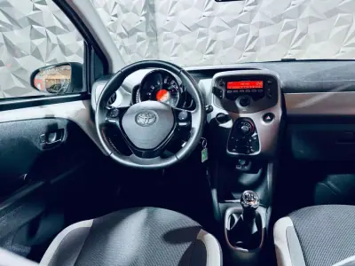 Toyota Aygo 2020 - 11750 EUR, 134443 km - AUTO.MOTO.pt - 134443km - foto 16 de 27