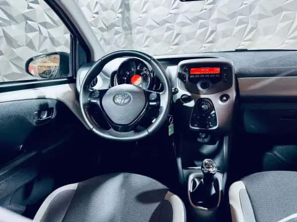 Toyota Aygo 2020 - 11750 EUR, 134443 km - AUTO.MOTO.pt - 134443km - foto 16 de 27