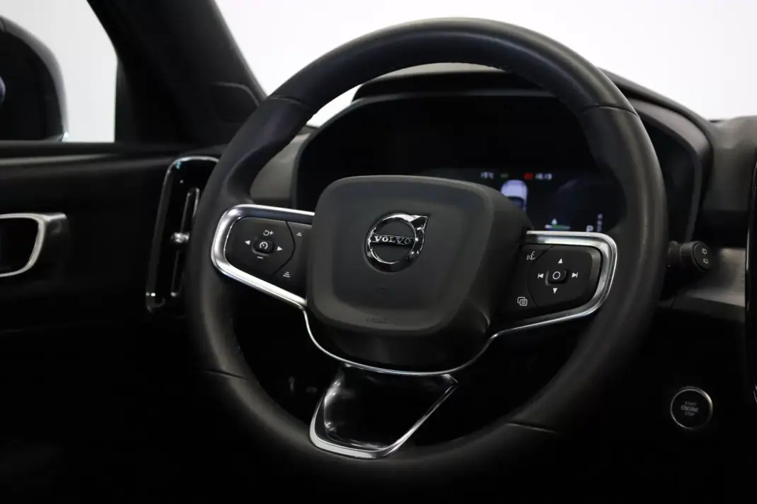 Volvo XC 40 2022 - 28990 EUR, 98750 km - AUTO.MOTO.pt - 98750km - foto 6 de 51